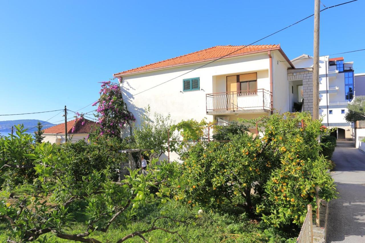 Apartments By The Sea Seget Donji, Trogir - 2029 Exterior foto