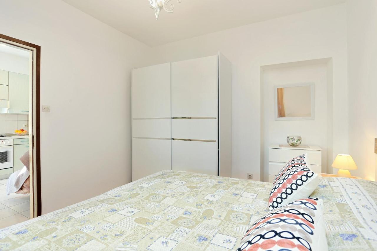 Apartments By The Sea Seget Donji, Trogir - 2029 Zimmer foto